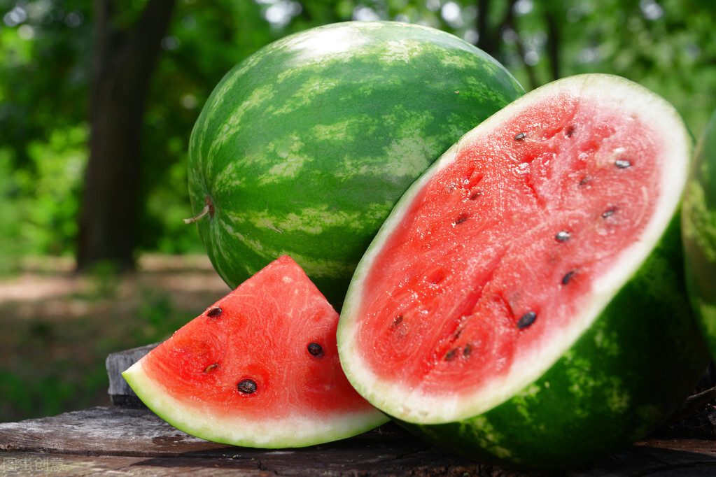 清凉西瓜情，新鲜水果的夏日滋味